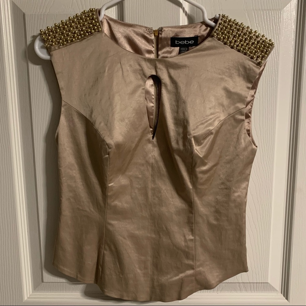 🤑🙌🏽 3/$30 Bebe Champagne Gold Keyhole Top with Gold Bead Shoulders